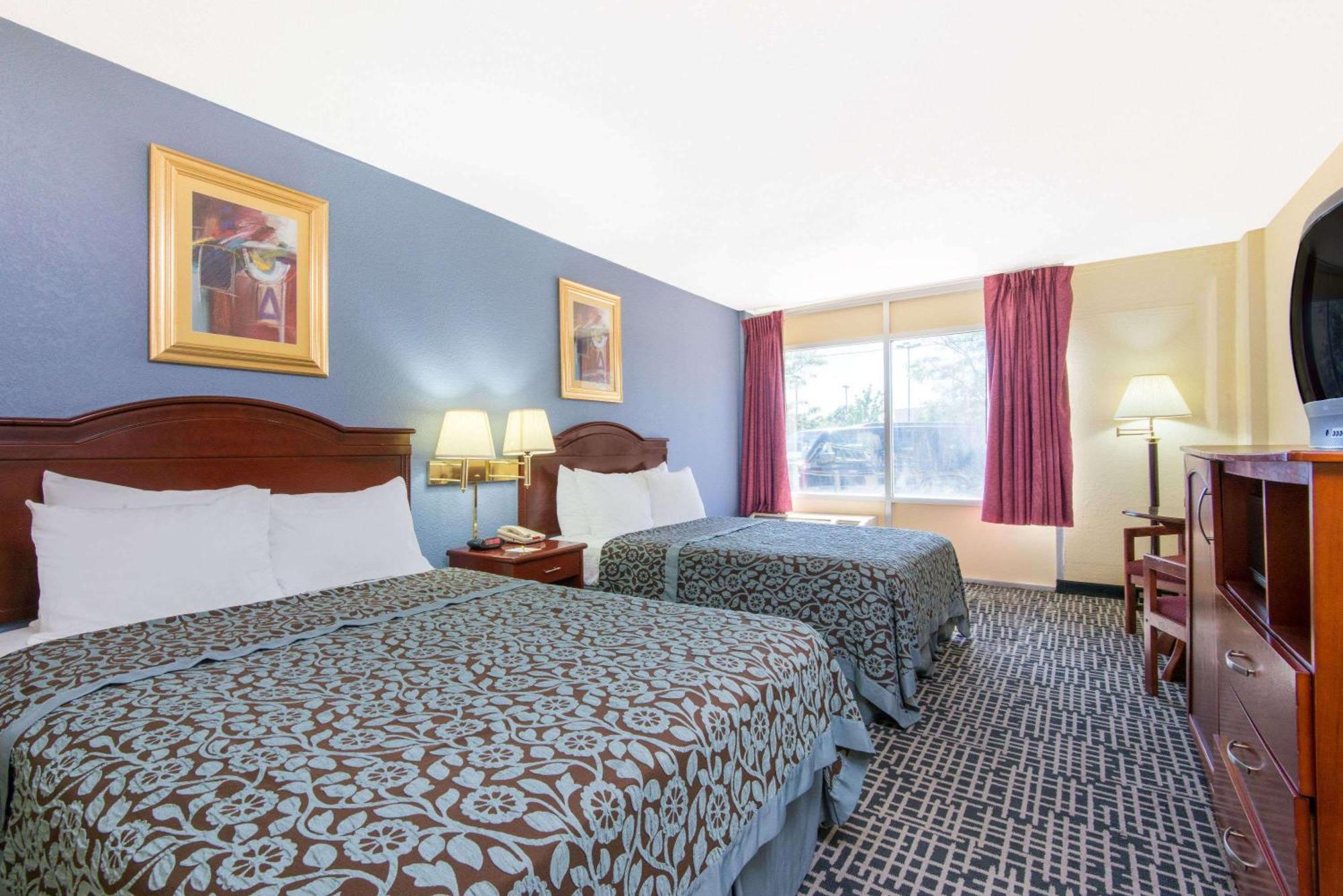 Days Inn & Suites By Wyndham Wichita East Екстер'єр фото